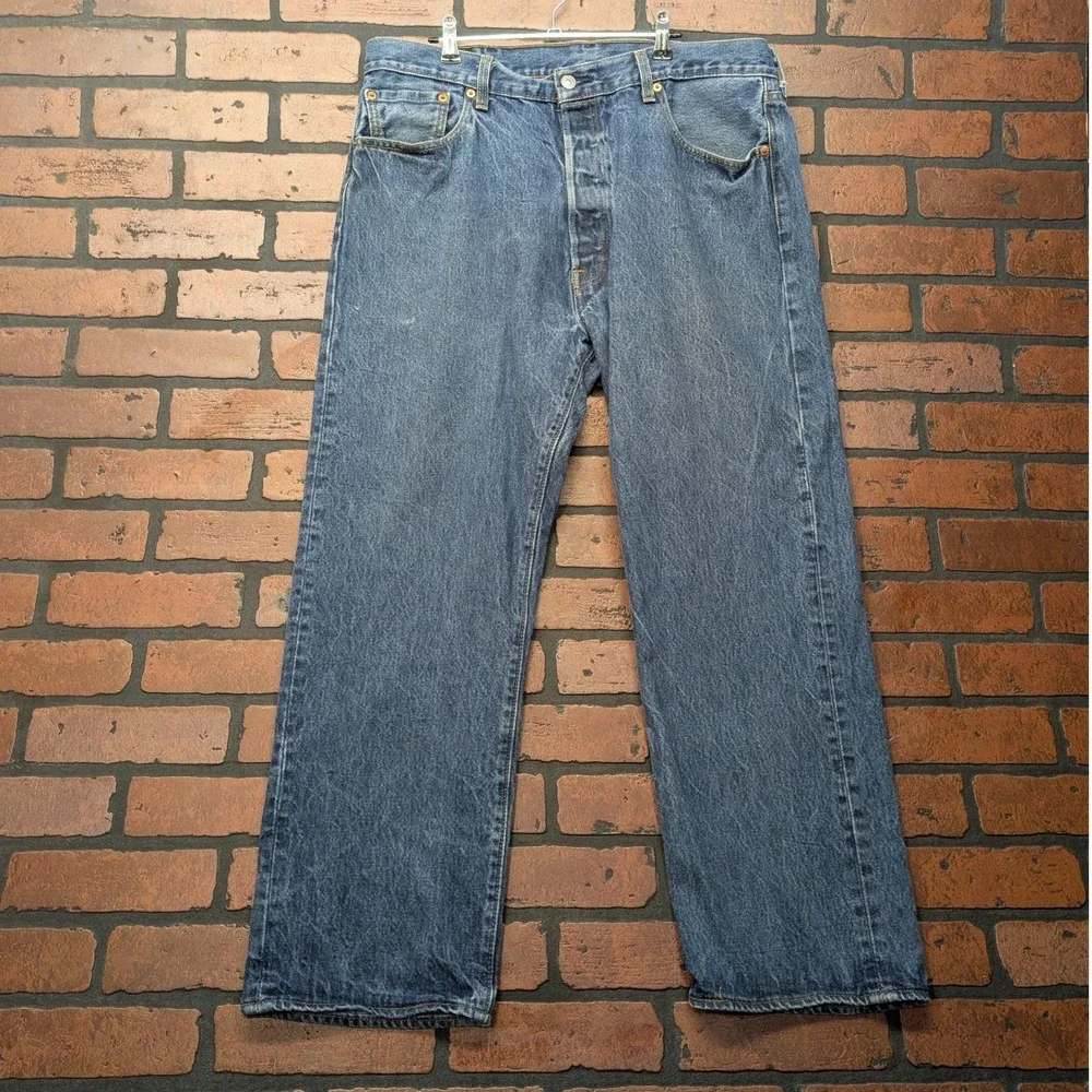 Levi's Men's 501 Straight Leg Jeans 40x30‎ Medium Wash Button Fly Classic Denim